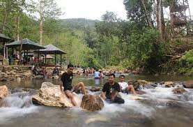 Menjelajahi Keindahan Kea-Kea: Sensasi Pemandian Air Panas di Tengah Hutan Lindung Kolaka