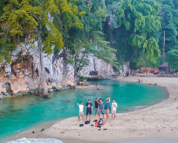 Pesisir pantai yang indah