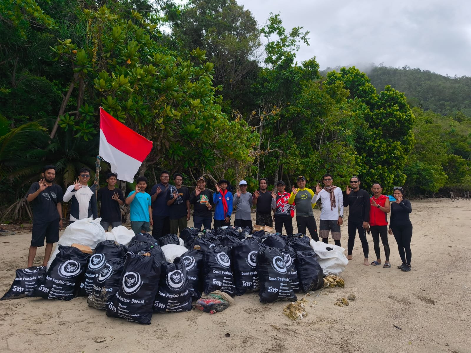 Bersih-bersih Laut dan Pantai